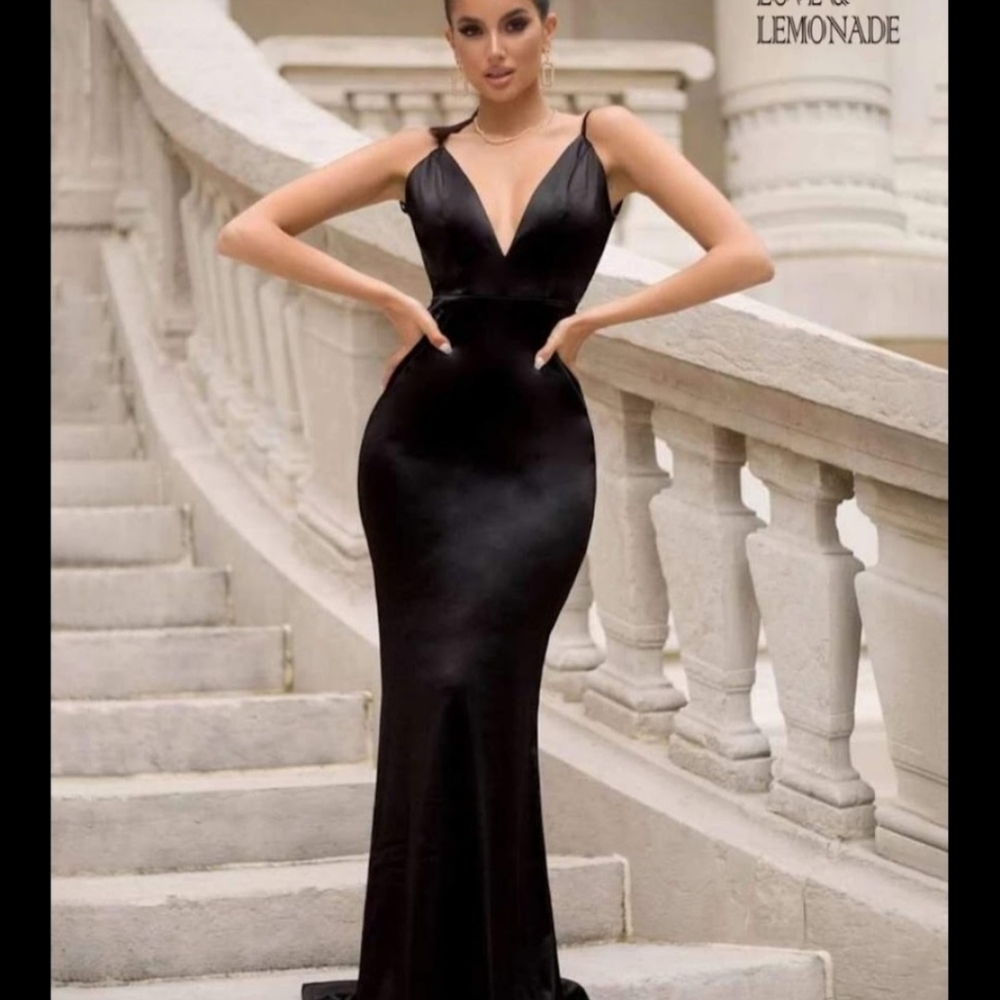 Women's clothing sizes 7-10 /Med-Large